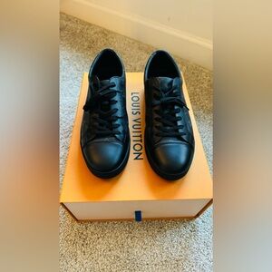 Louis Vuitton sneakers size 9